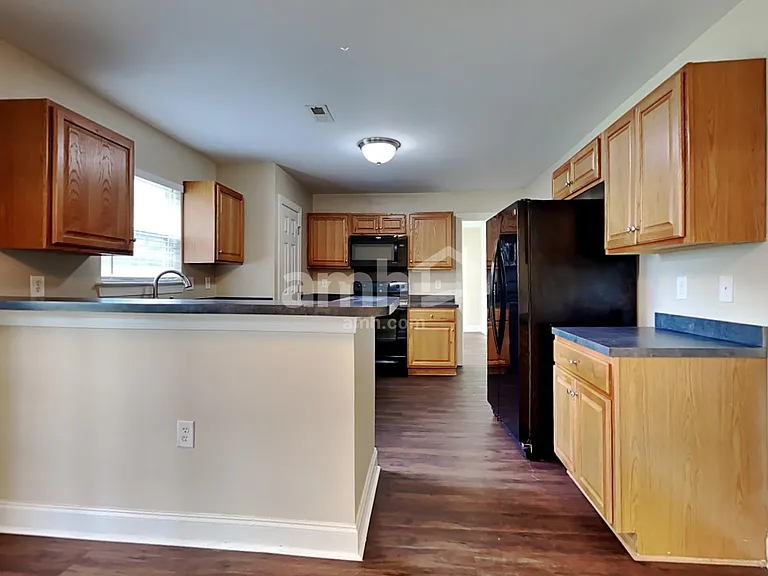 205 Turner Greens Ct — Photo 3