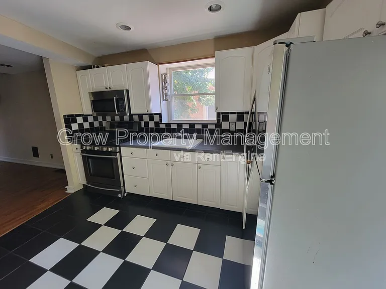 1019 S 10th St — Photo 10