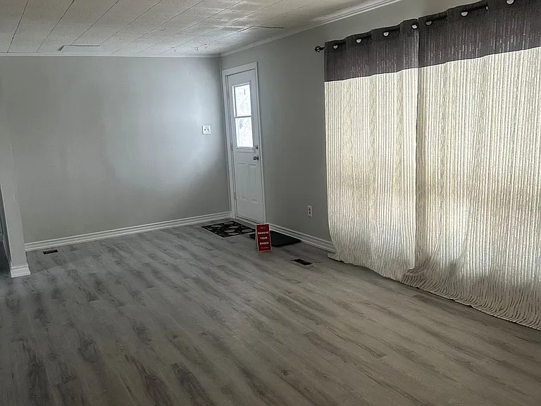 15395 Bayview Ave — Photo 3