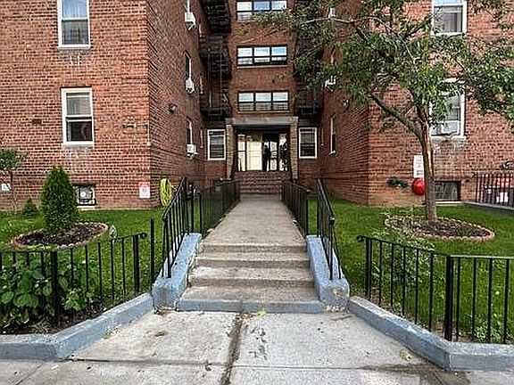 2nd image of 64-74 Saunders St #1E