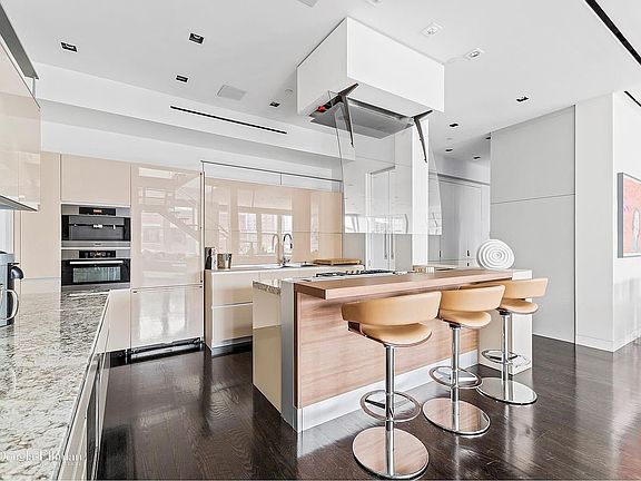 5th image of 345 W 13th St #Ph6d