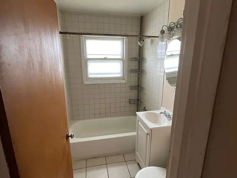 306 Jefferson St — Photo 11
