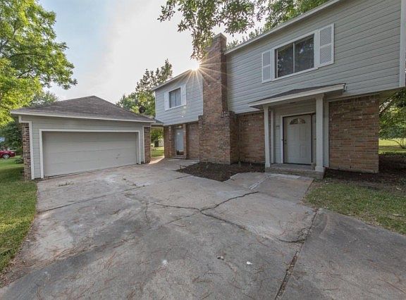4th image of 225 Palm Aire Dr