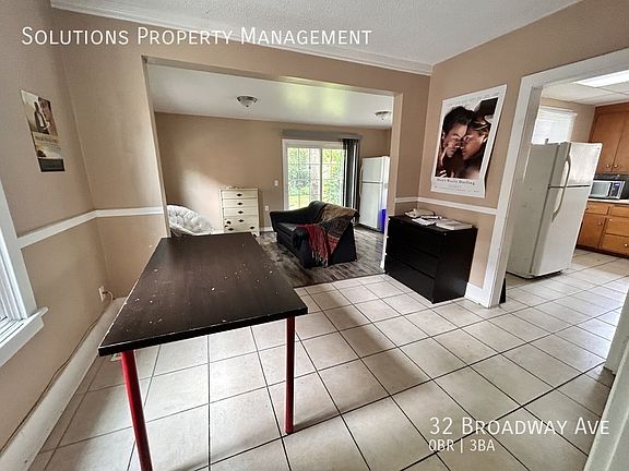 4th image of 32 Broadway Ave