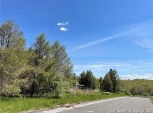 1 Holmes Farm Rd, Newtown, CT 06470