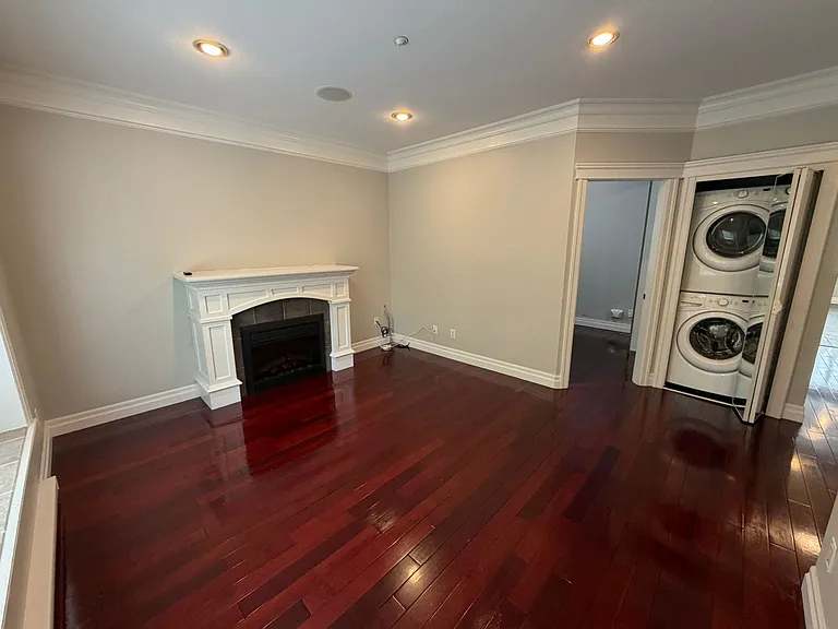 4585 Commercial St — Photo 7