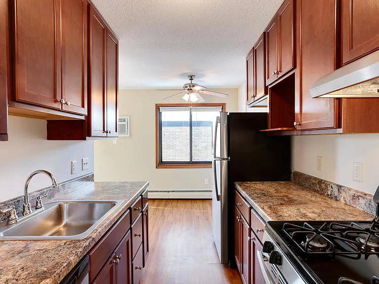 1122 Como Ave SE — Photo 7