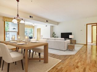 9225 Medicine Lake Rd APT 105B, Golden Valley, MN 55427