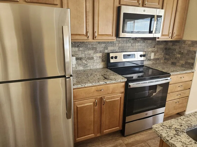 430 W Pikes Peak Ave — Photo 2