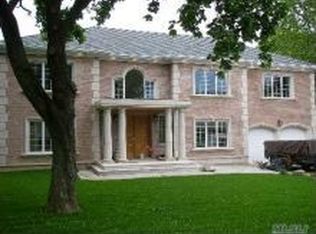 24 Ridge Dr W, Roslyn, NY 11576