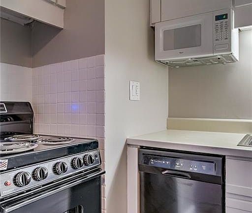 5th image of 2525 Main St APT 411