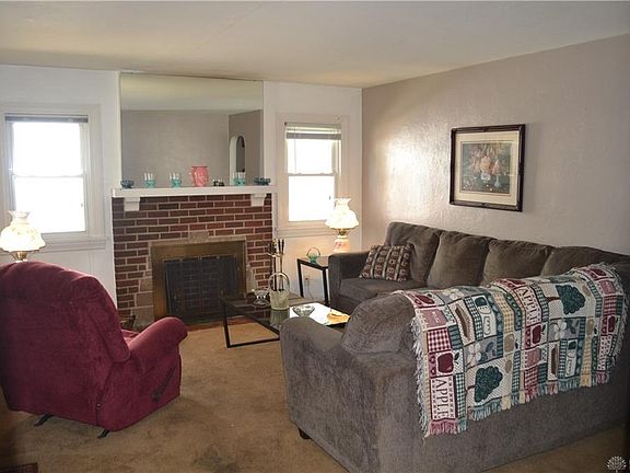 4th image of 2324 Rosemont Blvd