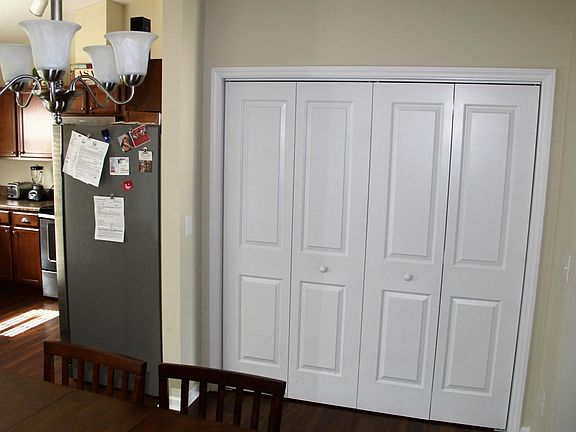 4th image of 516 Plymouth Dr