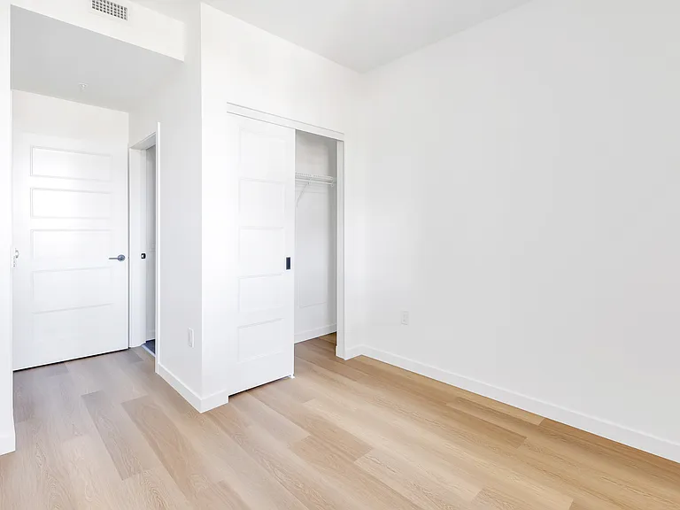 3455 Hastings St E — Photo 61