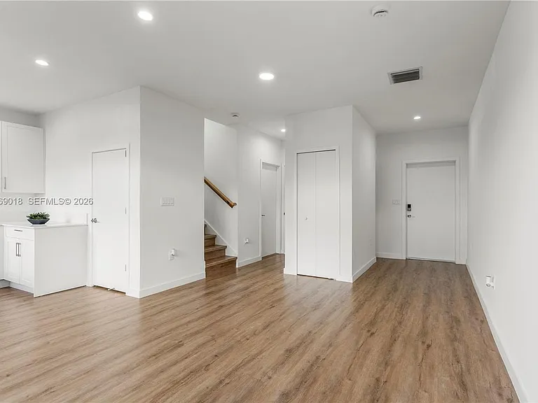 408 SW 1st St #1 — Photo 5