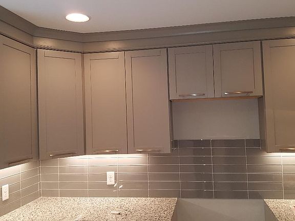 5th image of 3155 Highland Dr
