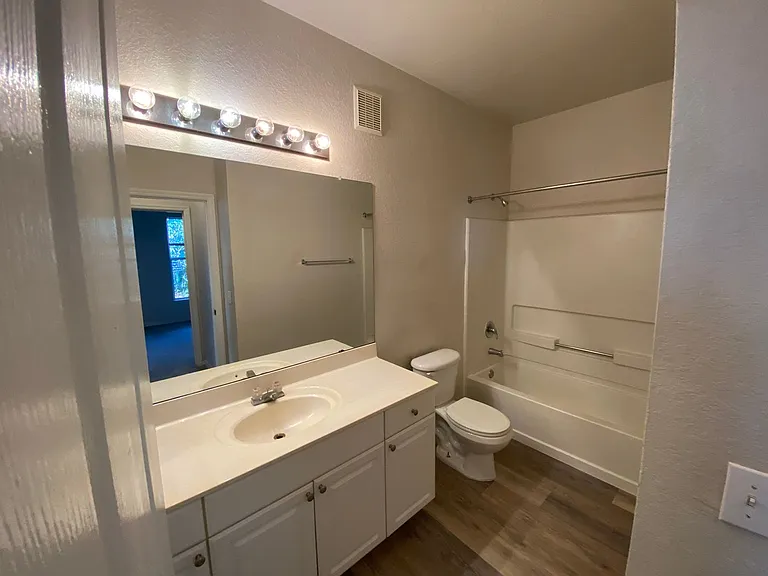 8009 Hemingway Cir — Photo 10