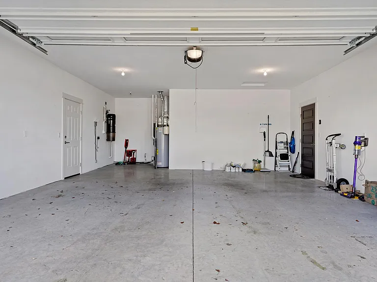 2247 NE Indigo Ln — Photo 37