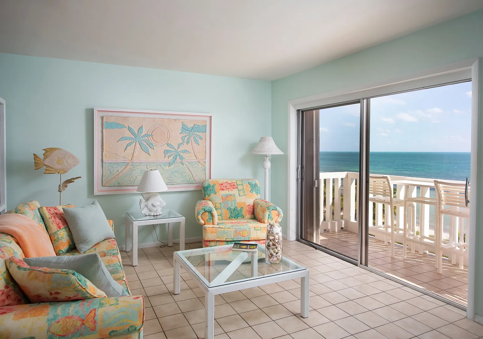 1 Bedroom 1 Bathroom Furnished Top Floor Direct Ocean View Condo — Photo 4