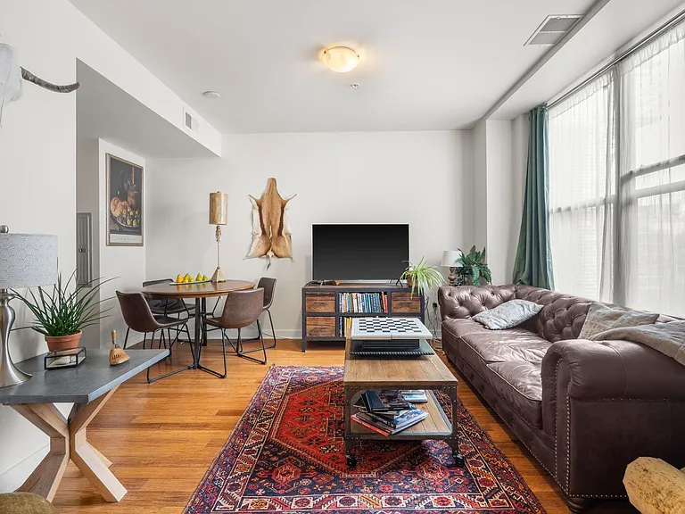 222 Montgomery St #3H — Photo 9