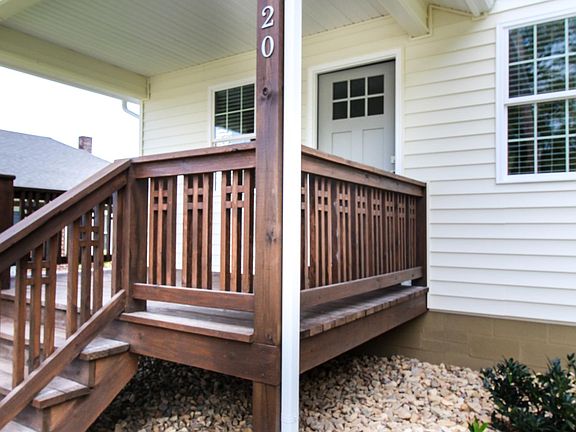 2nd image of 1020 Primrose St SE