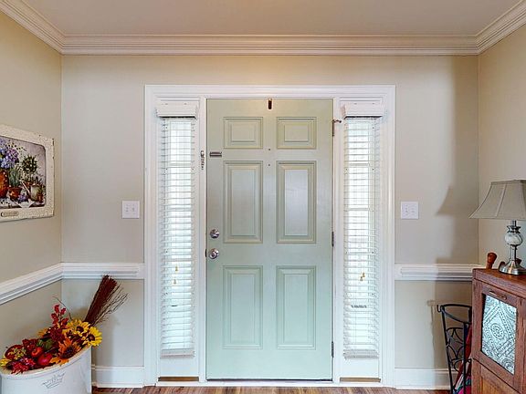 3rd image of 2616 S Chatham Court
