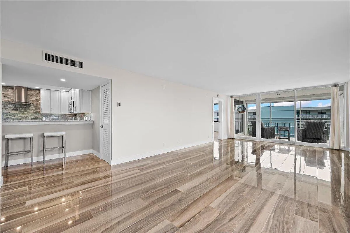 4 bed, 2.0 bath, 1663 sqft, $6,950 — Photo 3