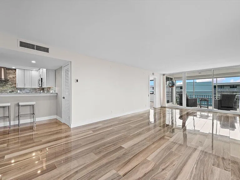 911 Ocean Dr #601 — Photo 3