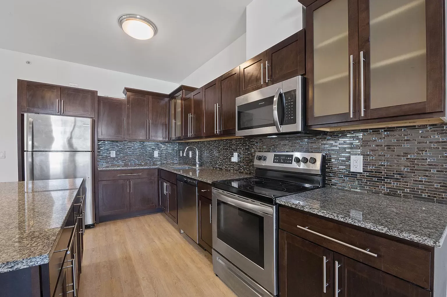 1 bed, 869 sqft, $2,395 — Photo 2