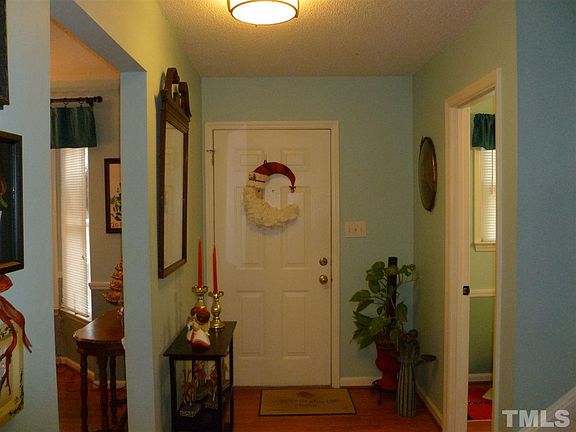 3rd image of 546 Darby Glen Ln