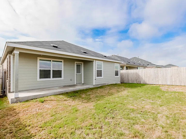 591 Avre Loop — Photo 33