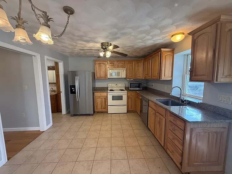 525 Proctor Ave #B — Photo 3