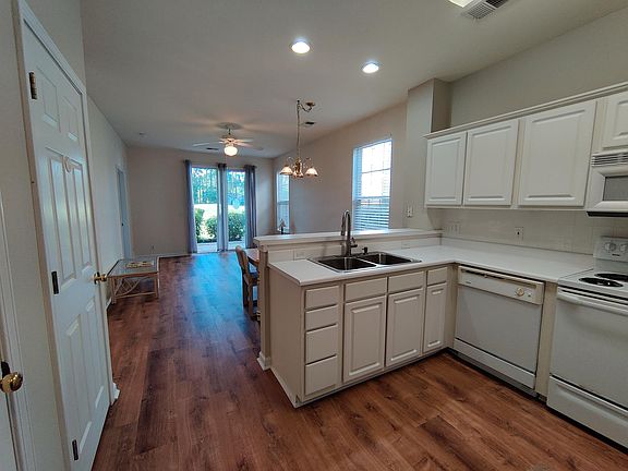 4th image of 870 Great Egret Cir #5B