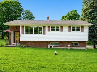 103 Mountain Rd, Hamburg, NJ 07419