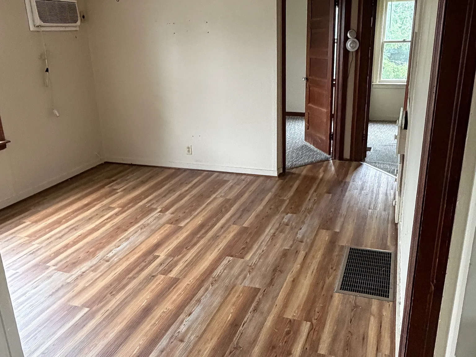 2 bed, 700 sqft, $925 — Photo 2