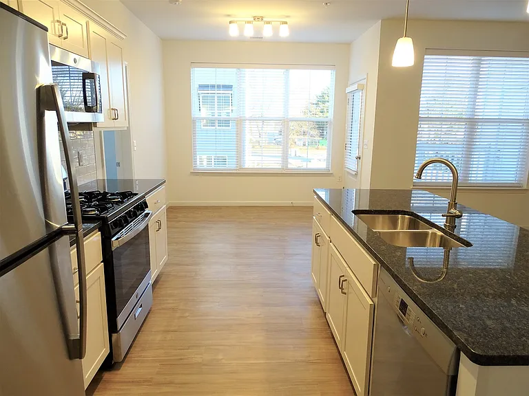 Park West Apartments — Photo 58