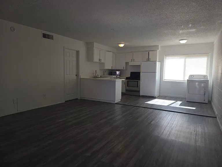 2937 Stewart Ave — Photo 13