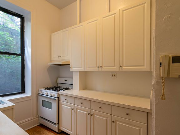 4th image of 189 Claremont Ave APT 5