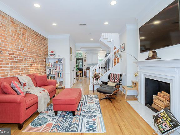 3rd image of 1549 4th St NW