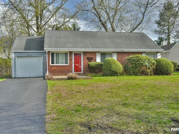 25 E Gramercy Pl, Glen Rock, NJ 07452
