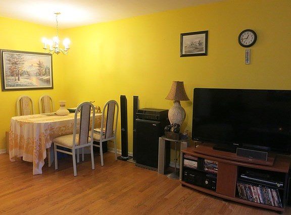 5th image of 105 Dover Dr APT 17