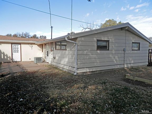 4th image of 3201 Royal Dr