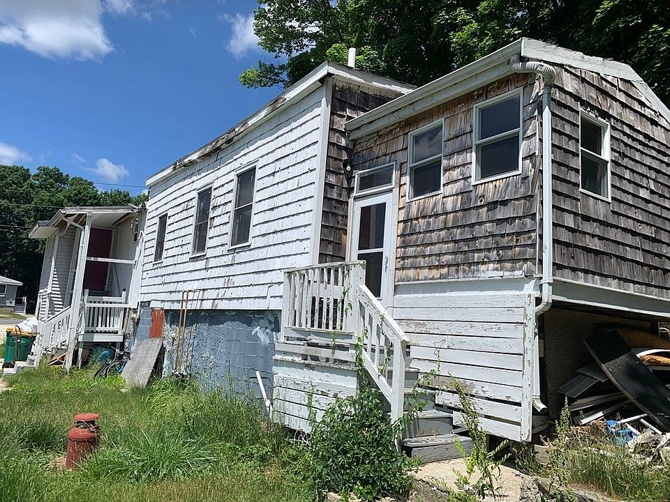 2nd image of 72 Hawthorne St