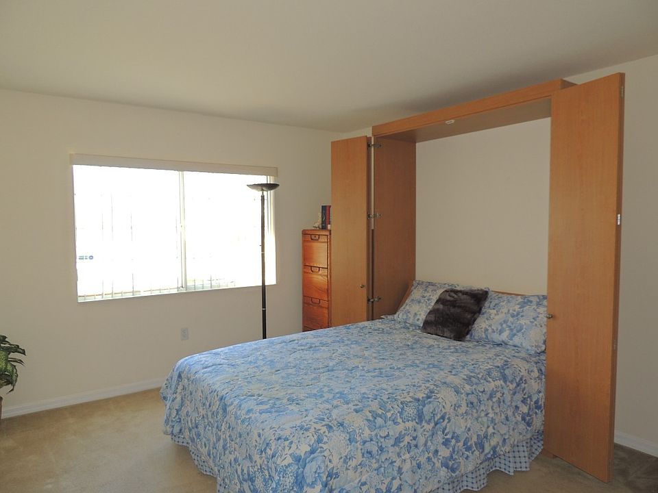 Guest Bedroom w/ Murphy Bed