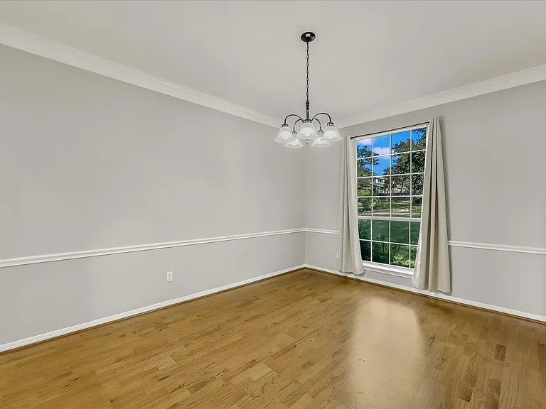 10802 Hastings Ln — Photo 11