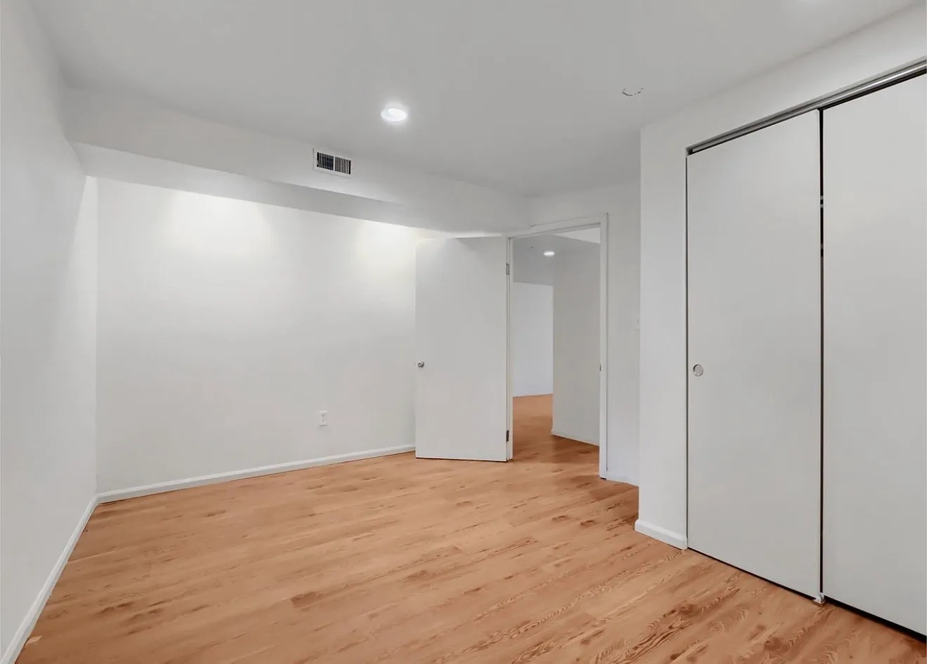 2 bed, 875 sqft, $1,775 — Photo 2