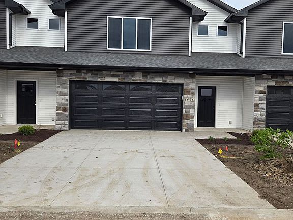 2nd image of 1624-1626 Aspen Ct NE