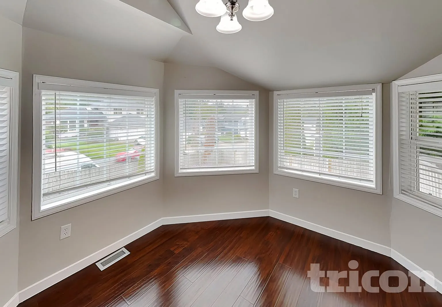 32306 18Th Avenue Sw Federal Way WA — Photo 3