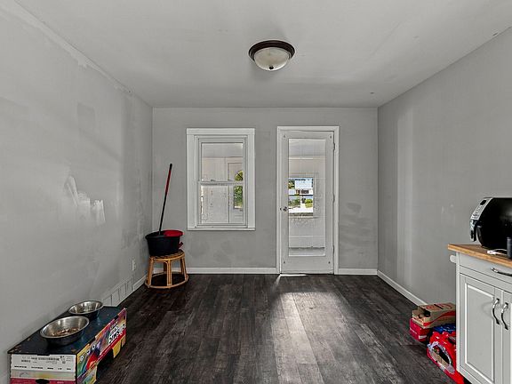 5th image of 709 N High St