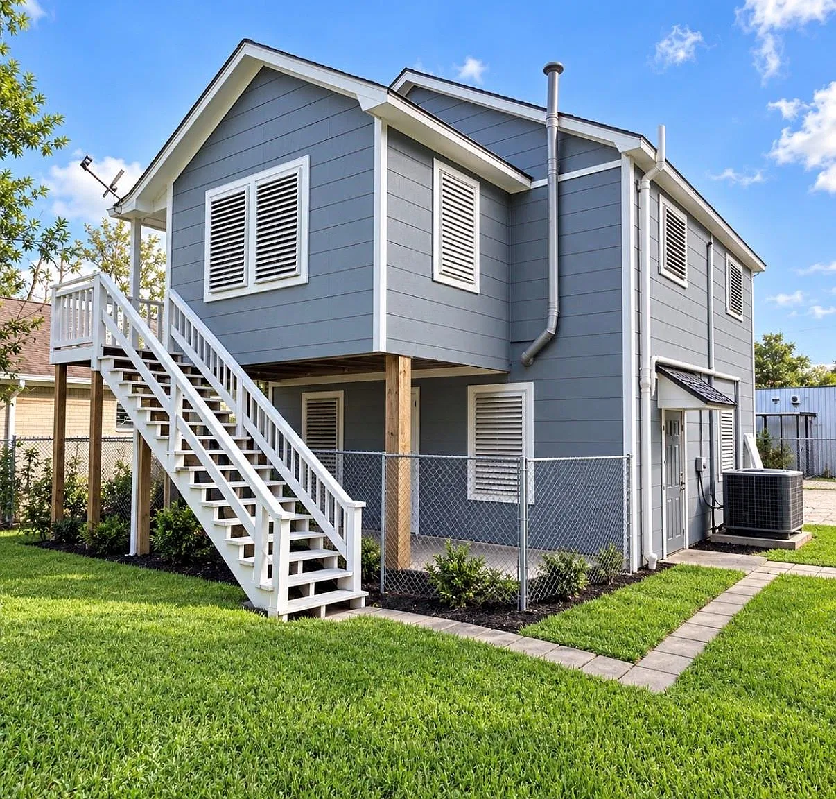 3 bed, 1.5 bath, 1318 sqft, $1,550 — Photo 3